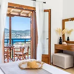 Evlalia & アパートホテル 4*