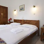 Evlalia & アパートホテル